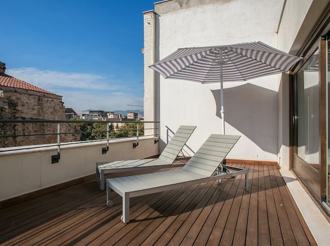 2 bedroom Penthouse with Rooftop Terrace