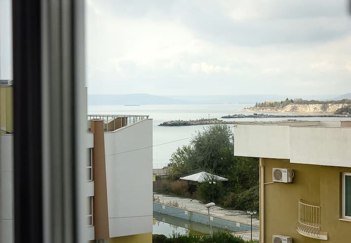 Apartment Lilia ~ 1-BD Sea View Flat with Balcony 18 Flataway