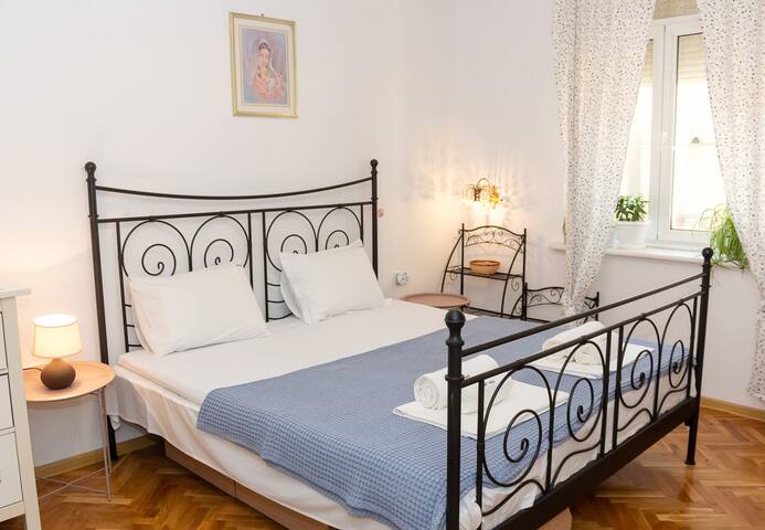 Artistic Apartment with a Balcony in the City Centre 37 Flataway