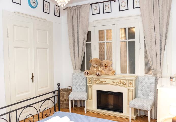 Artistic Apartment with a Balcony in the City Centre 42 Flataway