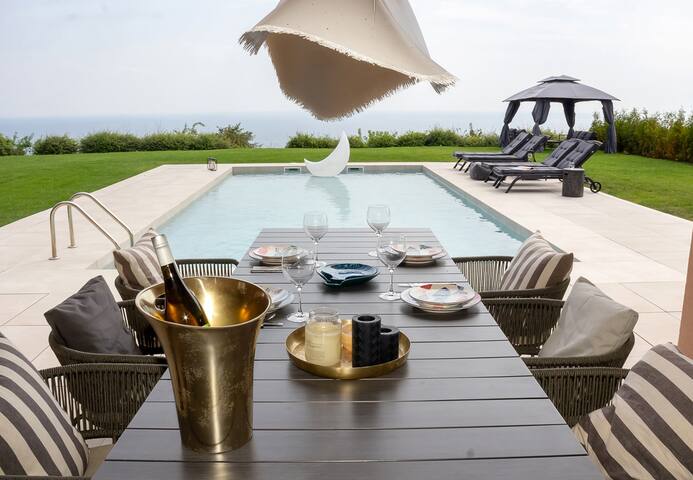 Luxury 4-bedroom Villa in Black Sea Rama Resort 17 Flataway