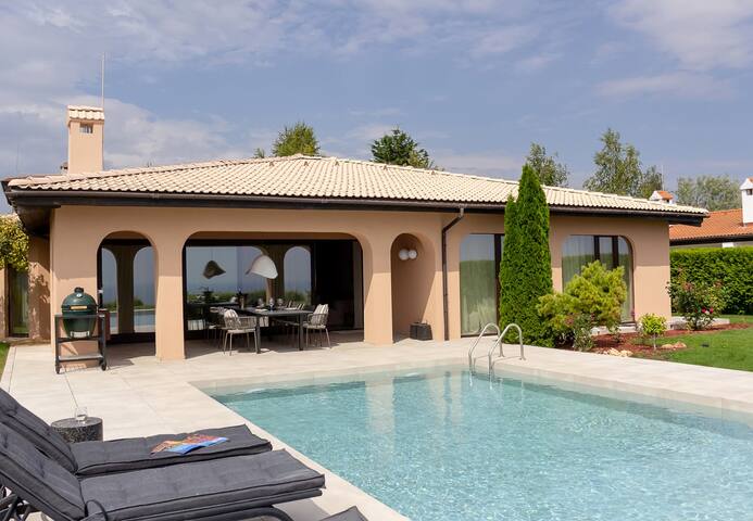 Luxury 4-bedroom Villa in Black Sea Rama Resort 22 Flataway
