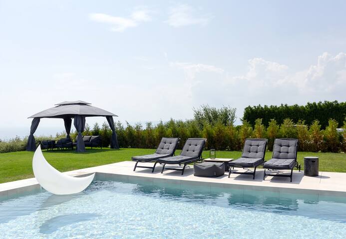 Luxury 4-bedroom Villa in Black Sea Rama Resort 24 Flataway