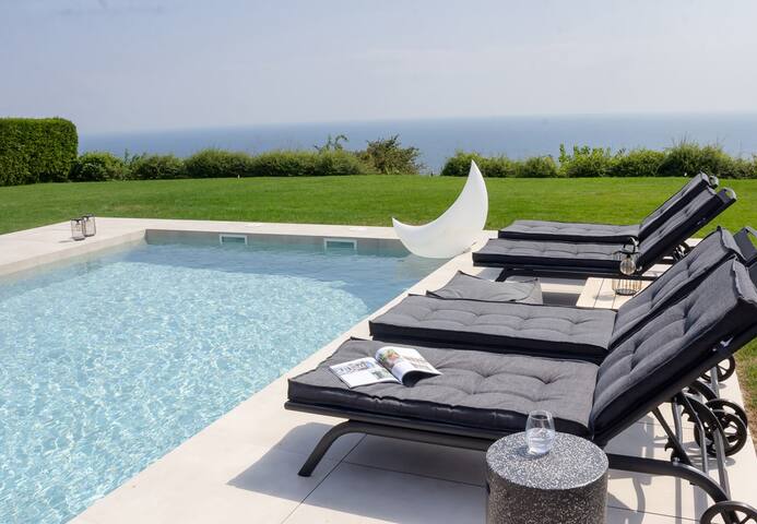 Luxury 4-bedroom Villa in Black Sea Rama Resort 25 Flataway