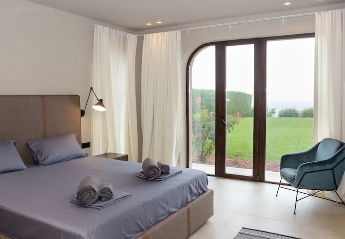 Luxury 4-bedroom Villa in Black Sea Rama Resort 28 Flataway
