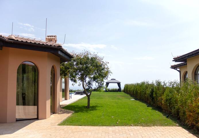 Luxury 4-bedroom Villa in Black Sea Rama Resort 62 Flataway