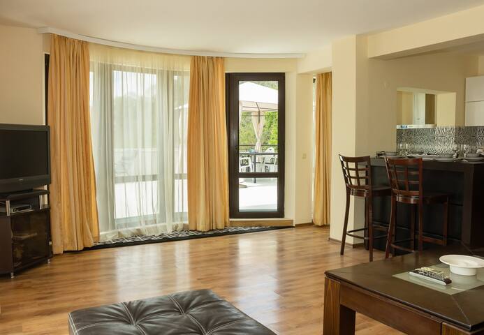 Cozy 1BD Apartment with a Spacious Terrace 10 Flataway