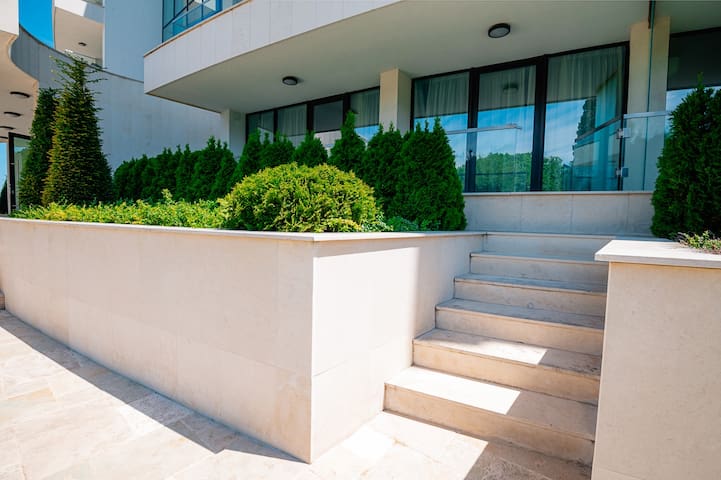 Stylish 1-BD Apartment St. Constantine and Helena 18 Flataway