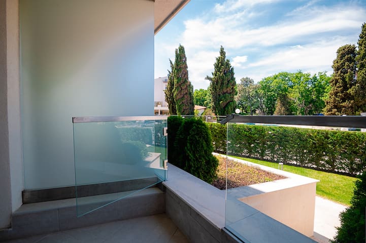 Stylish 1-BD Apartment St. Constantine and Helena 27 Flataway