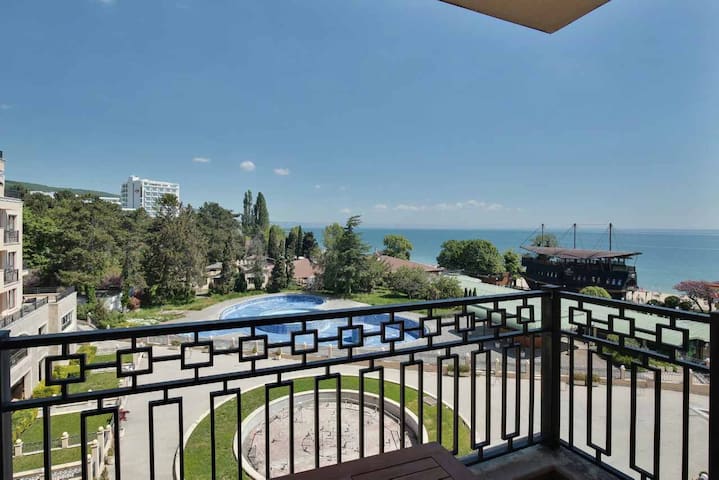 Lovely 1BD apartment with pool view in Golden Sands 0 Flataway