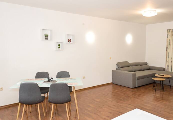 Modern Cozy 1BD apartment in the Center of Varna 6 Flataway