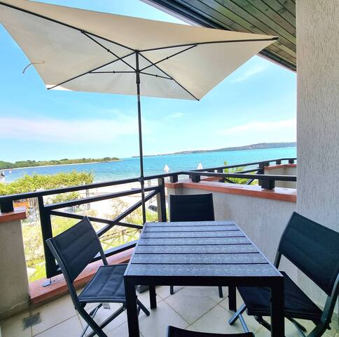 Cozy Bright 2BD Apartment with Sea View 3 Flataway