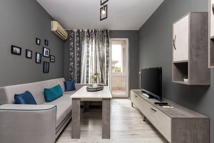 Modernly-designed 1BD Apartment with Nice Terrace 1 Flataway