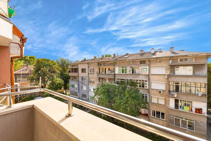 Modernly-designed 1BD Apartment with Nice Terrace 11 Flataway