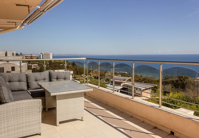 Spacious 3BD Flat with Large Terrace & Sea View 0 Flataway