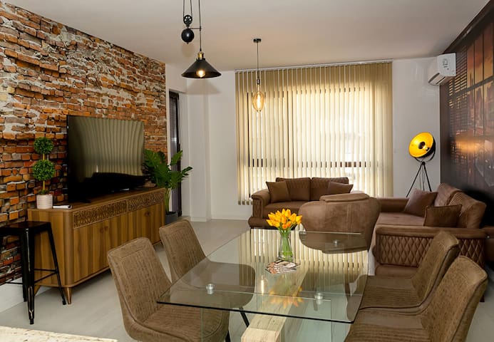 High-End 2BD Apartment in the TOP Center of Varna 0 Flataway