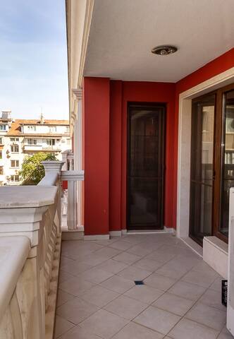 High-End 2BD Apartment in the TOP Center of Varna 23 Flataway