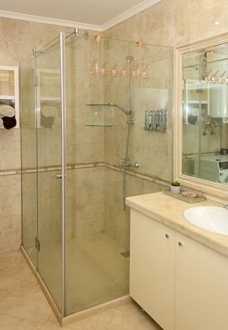 High-End 2BD Apartment in the TOP Center of Varna 25 Flataway