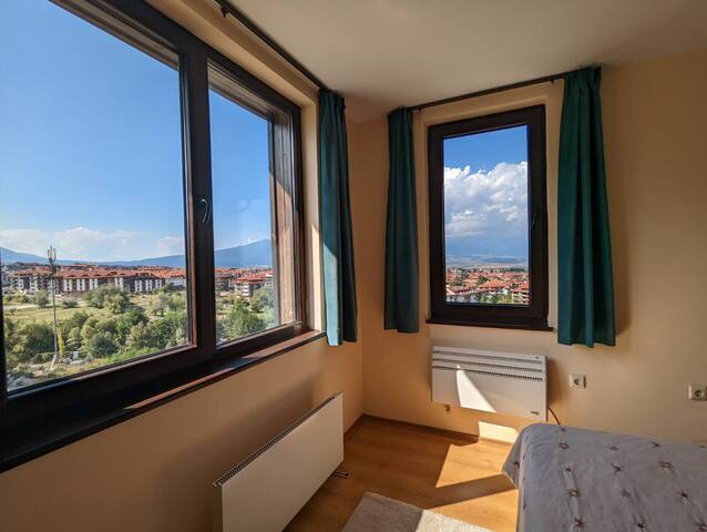 Stylish 2BD Apartment with Panoramic Mountain View 2 Flataway