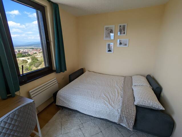 Stylish 2BD Apartment with Panoramic Mountain View 8 Flataway