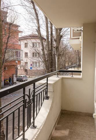Serenity ~ 2BD Apartment with Balcony & Desk 15 Flataway
