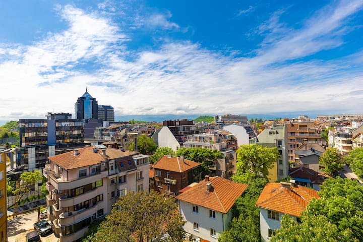 2BD Penthouse: Stunning Plovdiv Views 0 Flataway
