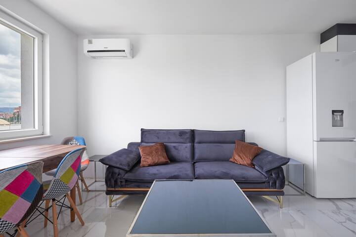 Sunny Seaside Retreat: 2BD Apartment in Nesebar 2 Flataway