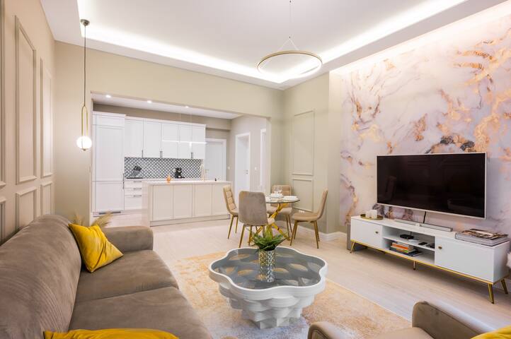 Top Center Luxurious Apartments 5 Flataway