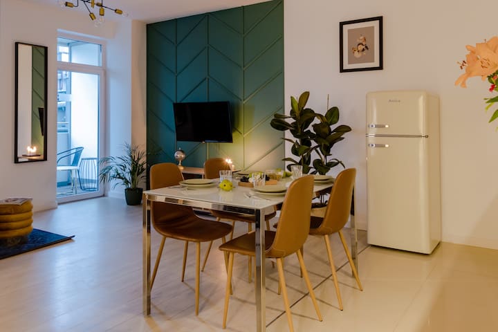 Warsaw Downtown Atmospheric Apt / metro ONZ / Żelazna street 5 Flataway