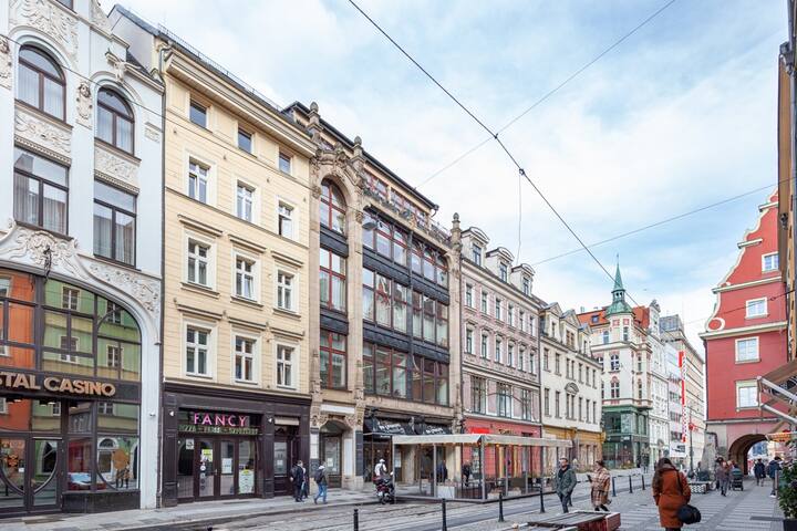 Bright & Breezy Central Apartment with City Views 24 Flataway