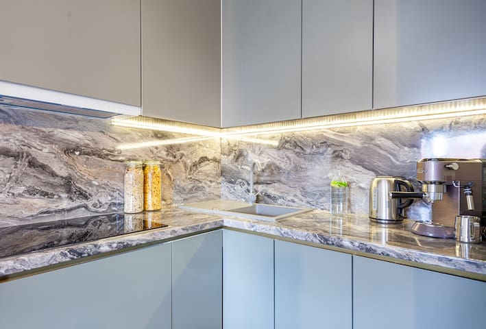 Stylish Loft in the Heart of Wroclaw w/ City Views 5 Flataway