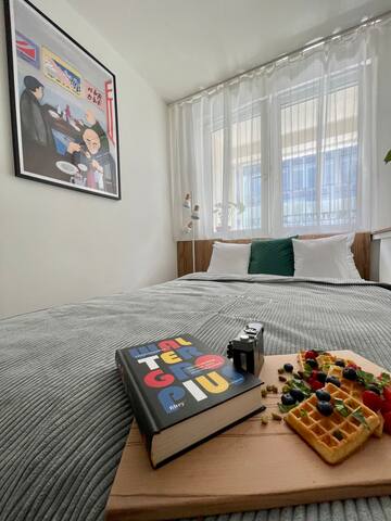 Modern Apartment with Balcony/the Vibrant City Hub 42 Flataway