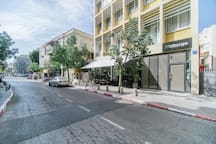 Listing 19 Studio XL <Brand New> City Center! 17 Loginn Autonomous Hotels