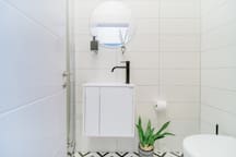 Listing 11 Business Studio <Very Central> Montefiore! 9 Loginn Autonomous Hotels