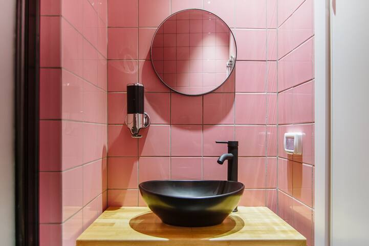 Listing 20 City Center Business Studio! 18 Loginn Autonomous Hotels