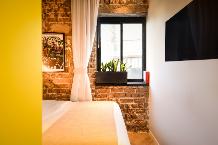 Listing 7 Grunge Style Studio + 100m> Beach! 5 Loginn Autonomous Hotels