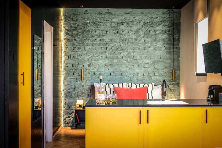 XL Studio + Island Kitchen and Mini Terrace! 14 Loginn Autonomous Hotels