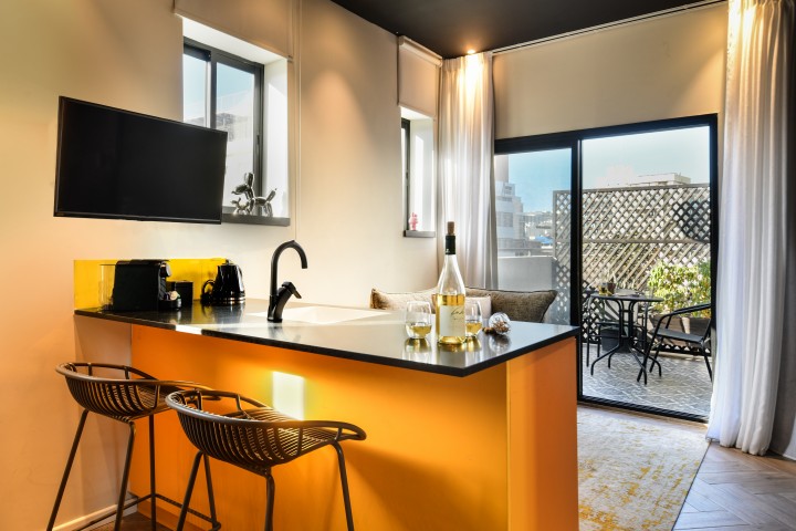 XL Studio + Island Kitchen and Mini Terrace! 3 Loginn Autonomous Hotels