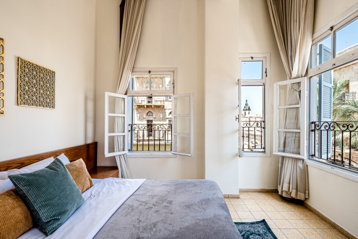 KING SIZE Jaffa Apt + Balcony - Clock tower view! 3 Loginn Autonomous Hotels