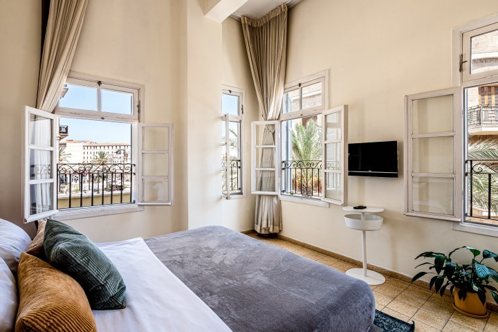 KING SIZE Jaffa Apt + Balcony - Clock tower view! 6 Loginn Autonomous Hotels