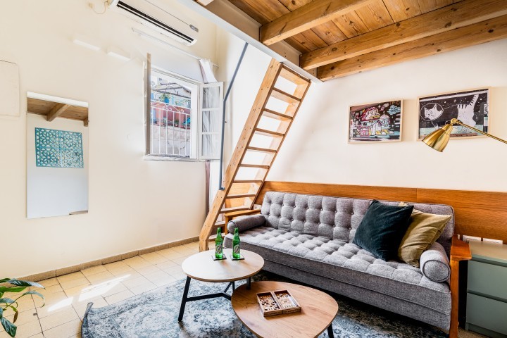 Listing 8 Cozy Studio + Gallery Floor / Jaffa Style 6 Loginn Autonomous Hotels