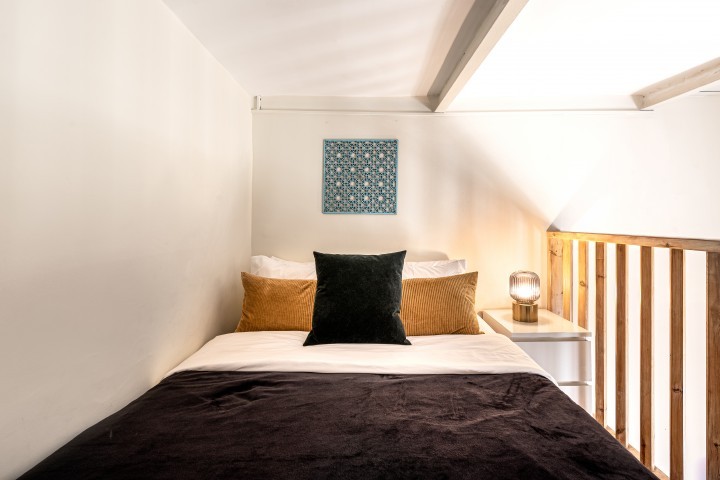 Cozy Studio + Gallery Floor / Jaffa Style 5 Loginn Autonomous Hotels