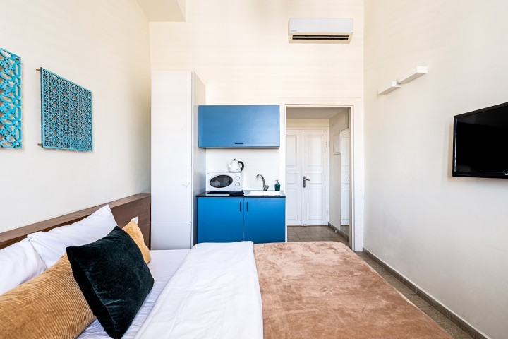 Listing 4 Cozy Space with Shared Rooftop near Flea Market 2 Loginn Autonomous Hotels