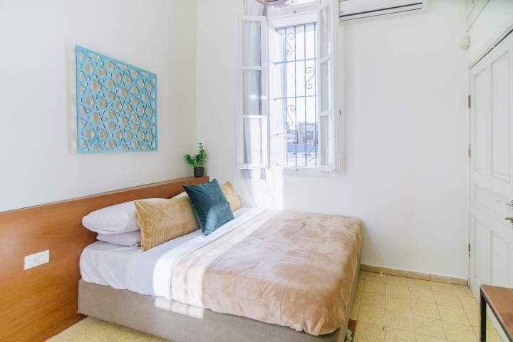 Listing 8 Urban Studio: 1 minute to Flea Market 6 Loginn Autonomous Hotels