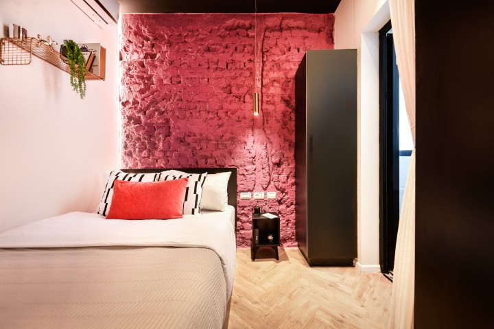 Mini Studio with Enclosed balcony! 3 Loginn Autonomous Hotels