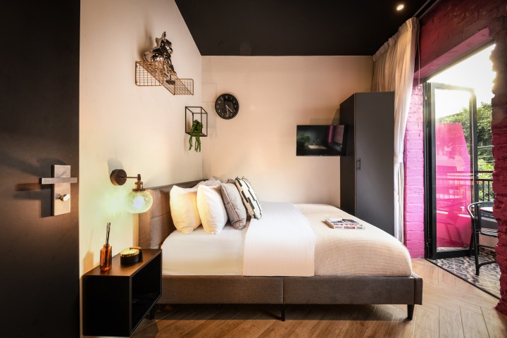 Listing 2 A+ Grunge Style Studio and 1min to the Beach! 0 Loginn Autonomous Hotels