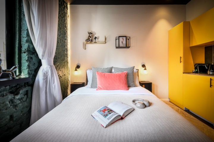 Listing 9 Classic Queen Studio + Sun Balcony + 2min>Beach! 7 Loginn Autonomous Hotels