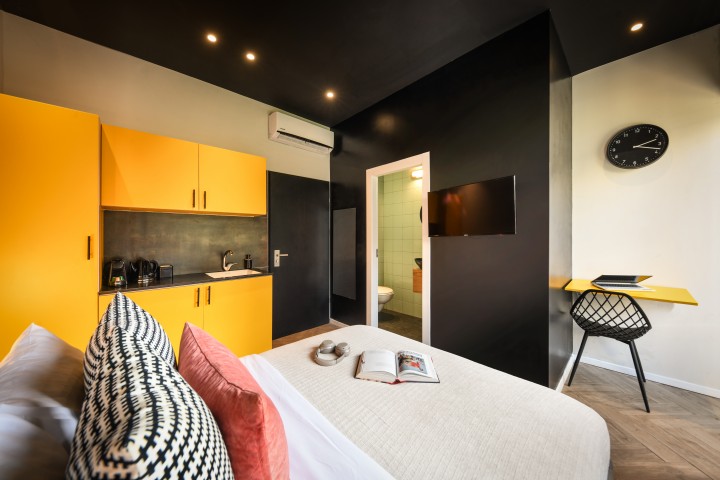 Listing 6 Classic Queen Studio + Sun Balcony + 2min>Beach! 4 Loginn Autonomous Hotels