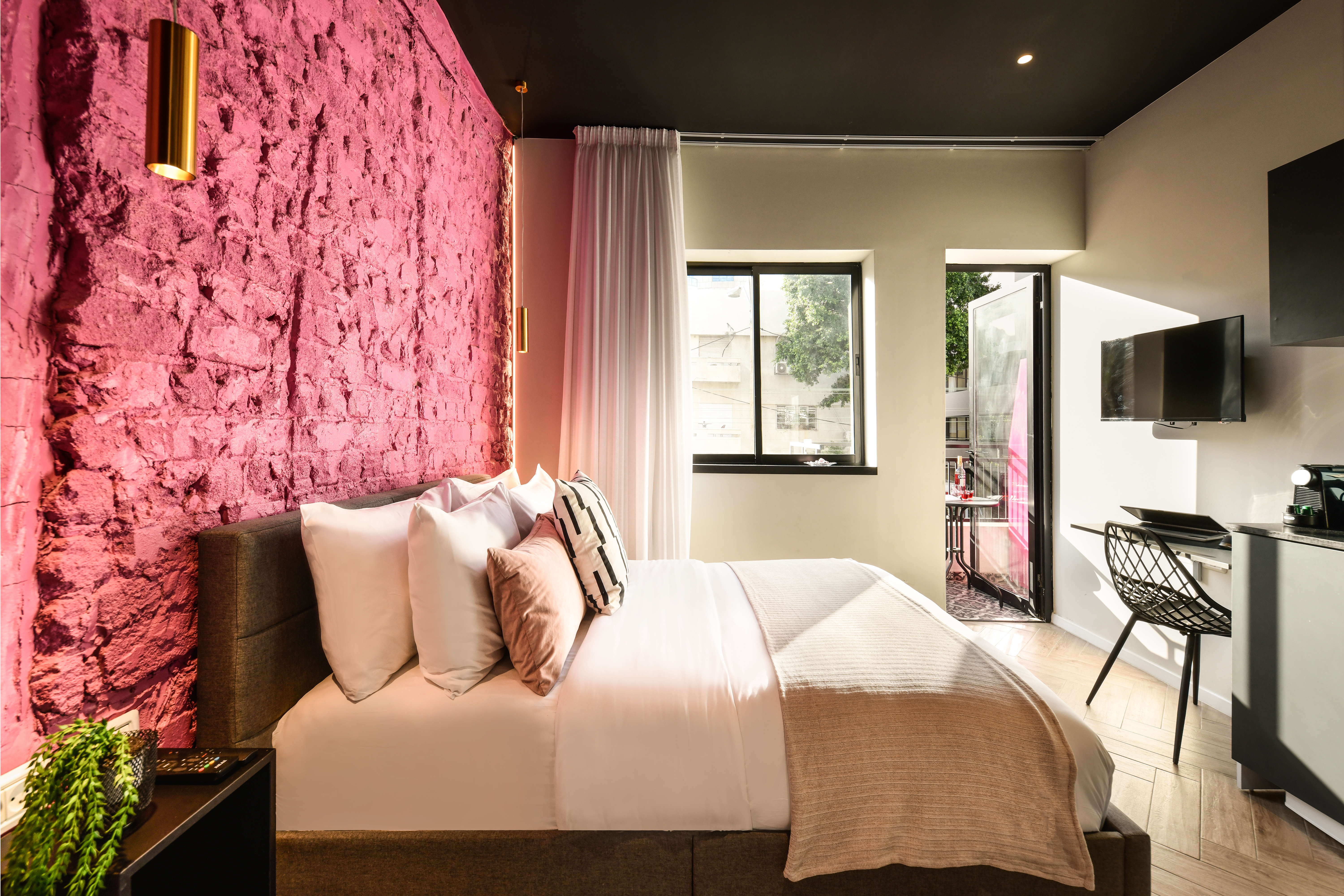 Listing 1 Best Studio Ever with Balcony <Amazing Location>! Loginn Autonomous Hotels