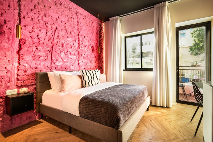 Listing 8 Best Studio Ever with Balcony <Amazing Location>! 6 Loginn Autonomous Hotels